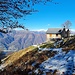 <b>Rifugio Alpetto di Caviano (1255 m).<br />Dispone di 10 posti letto ed è aperto da fine aprile all'inizio novembre.</b>