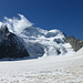 Abstieg über den oberen Glacier Blanc: Blick zurück über die NNE-Flanke zur Barre des Écrins, nach rechts Dôme de Neige des Écrins, Tour und Clochetons de Bon Pierre, links die Barre Noire