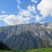 Blick übers Klostertal zum Lechquellengebirge