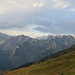 Blick beim Abstieg zu Bergen des Lechquellengebirges