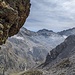 Giunti in cresta, si apre la visuale verso la zona del Maccagno (foto di Ferruccio)