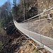 die neue Hängebrücke überspannt den Graben bei Gschliff