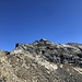 Auf ca. 3100 m Höhe - ab hier kommen die Hände aus den Hosentaschen. Etwas links der Bildmitte: Die erste Kletterstelle im II. Grad