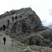Hoch zum nicht ganz einsamen Gipfel, rechts die letzten Meter des Kaiserjägersteigs