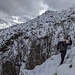 Superiamo la dorsale a sud del Pianun e siamo in vista del colletto del Burghett, a destra della zona rocciosa al centro (foto di Ferruccio)