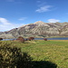 Am Lago del Matese - Ausblick am südlichen Seeufer, u. a. zum Monte Miletto. Während sich der See in Kampanien befindet, erhebt sich der Gipfel bereits in Molise.