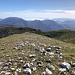 La Gallinola - Blick über den südöstlichen Gratrücken, wo der Wanderweg aus/in Richtung Piano della Corte entlang führt.