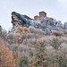Der Blick hinauf zur berühmtesten der drei Annweiler(er) Burgen, zum Trifels.
(Foto: Nik)
