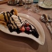 <b>Per dessert mi servono un piattone di Palatschinken gefüllt mit Vanilleeis, Schokoladensauce und Sahnehaube: altro che "quantità minimali"... :-)).</b>