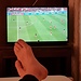<b>Spaparanzato a godermi la partita di calcio Francia-Marocco, semifinale della Coppa del Mondo FIFA Qatar 2022. <br />Siamo al nono minuto e la Francia conduce già per 1:0.</b>