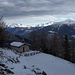 Hinter der Kapelle in der Sonne die Monte Leone-Gruppe und das Fletschhorn