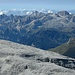 Sas de Pordoi mit Rosengarten im Hintergrund