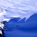 Schattenverzierte Tiefblicke auf den Gletscher