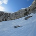 Rückblick beim Abstieg vom Grat zwischen Kleinem Archenkopf und Hohem Göll in die schneebedeckte Flanke, in der ich queren werde (T5)