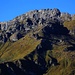 Die Nordwand und der mehr als 600m höher gelegene Gipfel vom Glogghüs (2534m), fotografiert beim Melchsee.