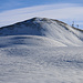 Ohne Schneeschuhe war es nicht möglich die restlichen 500 Höhenmeter auf den Piz Vallatscha zu steigen. Als nahe Alternative bot sich der Seilbahngipfel Minschuns (2519m) an, wo ich kaum befahrene Skipisten bis fast zum Gipfel nutzen konnte.