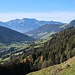 Über das Alpbachtal schaut man zum Rofangebirge.