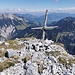 Gipfelkreuz und Vermessungsstein am Oberen Gamskarköpfl
