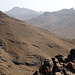 Blick ins Inselinnere von São Vicente. Die Berge erreichen kaum die 500m-Marke, was die Gegend zur Wüste macht, da sich etwaige Passatwolken kaum abregnen können.