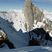 Blick von de Rochers des Rayes zurück zum Dent de Combette mit seinem mächtigen SW-Pfeiler, dahinter rechts  Dent de Ruth, Zuckerspitz und Wandflue, links Hochmatt und Les Dents Vertes