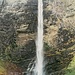 Bei der Spitzkehre unterhalb Cantói (ca. 600 m) ist der grosse Wasserfall am eindrücklichsten zu sehen.