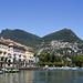 Lugano Uferpromenade, dahinter der Monte Brè