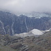 la glacier supérieur est visible, depuis les colines autour du refuge
