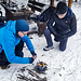 ... aweng a Lagerfeuerla zu schürn. Trockenes Brennholz im verschneiten Winterwald aufzustöbern ist grad eine unserer leichtesten Übungen und mittels behutsamer Anschür-Technik können wir ...<br />(Foto: Jörch)