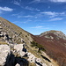 Im Aufstieg zur Timpa del Pino di Michele - Seitenblick auf die Südostflanke der Timpa del Pino di Michele/Serra Dolcedorme, durch die zuvor der Aufstieg aus Richtung Piano di Acquafredda erfolgte.