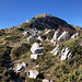 Im Aufstieg zum Monte Pollino - Auf schmalem Pfad in der Nähe des Ostgrates.