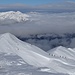 Eine Gruppe Skitourengeher kurz vor dem Gipfel P.2440.