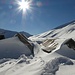 ... zu den sehr winterlich anmutenden Alphütten