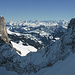 Blick vom Schopfenspitzsattel über den Sattel 1927, das Bäder- und Niderhore sowie den Niesengrat zu den Berner Alpen von Blüemlisalp bis Wetterhorn
