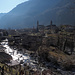 Giornico mit dem Ticino, den einige Bogen-Brücken überqueren