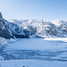 Start am Wanderparkplatz am wunderschönen Lac Blanc mit seiner eindrucksvollen Karwand.