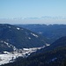 Blick nach Süden vom Gipfel Spiesshorn, in BM St. Blasien, dahinter die Alpen...