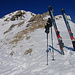 Zurück beim Skidepot auf etwa 2950m auf dem Piz Valletscha Südgrat. Die Abfahrt ins Skigebiet war genial mit herrlichem fahrbarem Schnee!