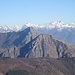 kurz zuvor hatte sich im Vergleich zum Gipfel hier eine deutlich bessere Perspektive auf Monte Grona und Monte Pidaggia geboten - deshalb noch mal ein Zoom auf die beiden<br />hat auch damit zu tun, dass ich auf beiden schon mal gewesen war;-)