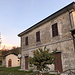 Bei Campotenese - Blick von der "Gleisseite" auf ehemalige Bahnhofsgebäude der Schmalspurbahn [https://de.wikipedia.org/wiki/Bahnstrecke_Lagonegro%E2%80%93Spezzano_Albanese Lagonegro - Spezzano Albanese].