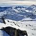 Blick zum Gotthardpass (links) und die wunderbare Skitourenregion...am liebsten will man überallhin abfahren.