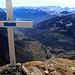 Beim „Gipfelkreuz“ vom Sosto hat man einen prächtigen Tiefblick ins Tal nach Olivone.
