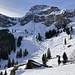 nach der Hüethütte senkt sich die Route leicht hinunter in den Einschnitt des Luterseebaches