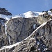 fantastische Eisfälle und Eisvorhang vor der Höhle unterhalb Hohmad