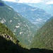 Blick durchs Val Rierna und Val d'Ambra in die Leventina. Dahinter das Bleniotal
