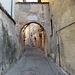 Salita per le strade di Castiglione Olona, che viene definita “un isola di Toscana in Lombardia”.