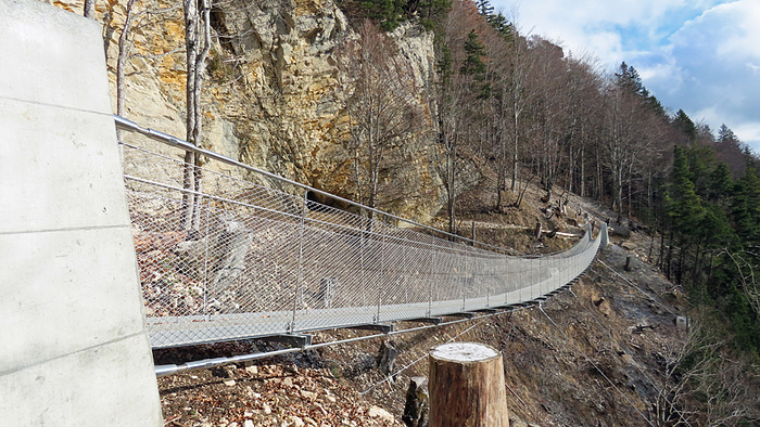 Rückblick über die Hängebrücke. Fotos