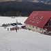 Le sauvetage local en test chrono. Les 1ers skieurs de rando aperçus depuis le début du séjour ! 