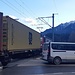 Maudits bouchons...on s'est fait coincer entre les rails et la barrière, heureusement que le van ne faisait pas un mètre de plus ! 