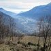 Vista sulla bassa Val d’Ossola percorsa dal Fiume Toce. In centro foto si vedono Colloro e più in basso, nella piana, il paese di Premosello Chiovenda, da cui siamo partiti.