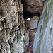 Blick durch die Durchgangshöhle Holi Flue mit Klemmblock.